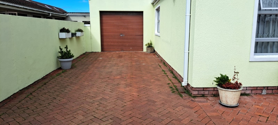 3 Bedroom Property for Sale in Strandfontein Village Western Cape